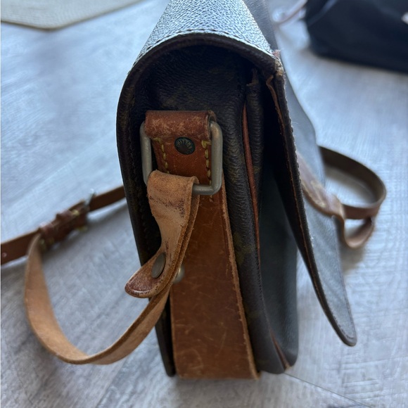 Vintage Louis Vuitton crossbody - Picture 8 of 12